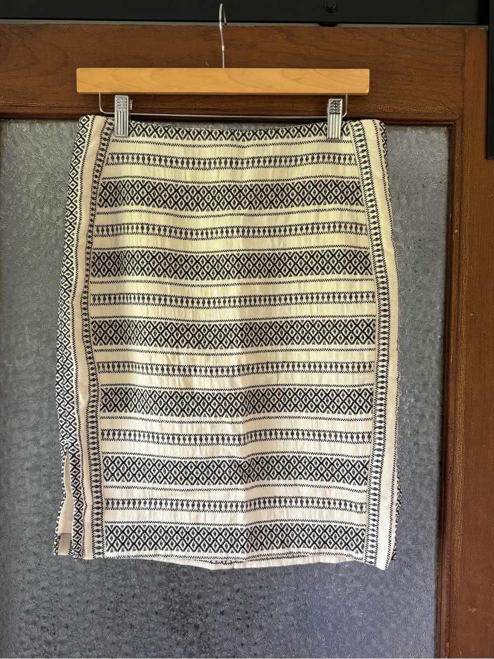 Ann Taylor Black & Cream Patterned Women’s Skirt